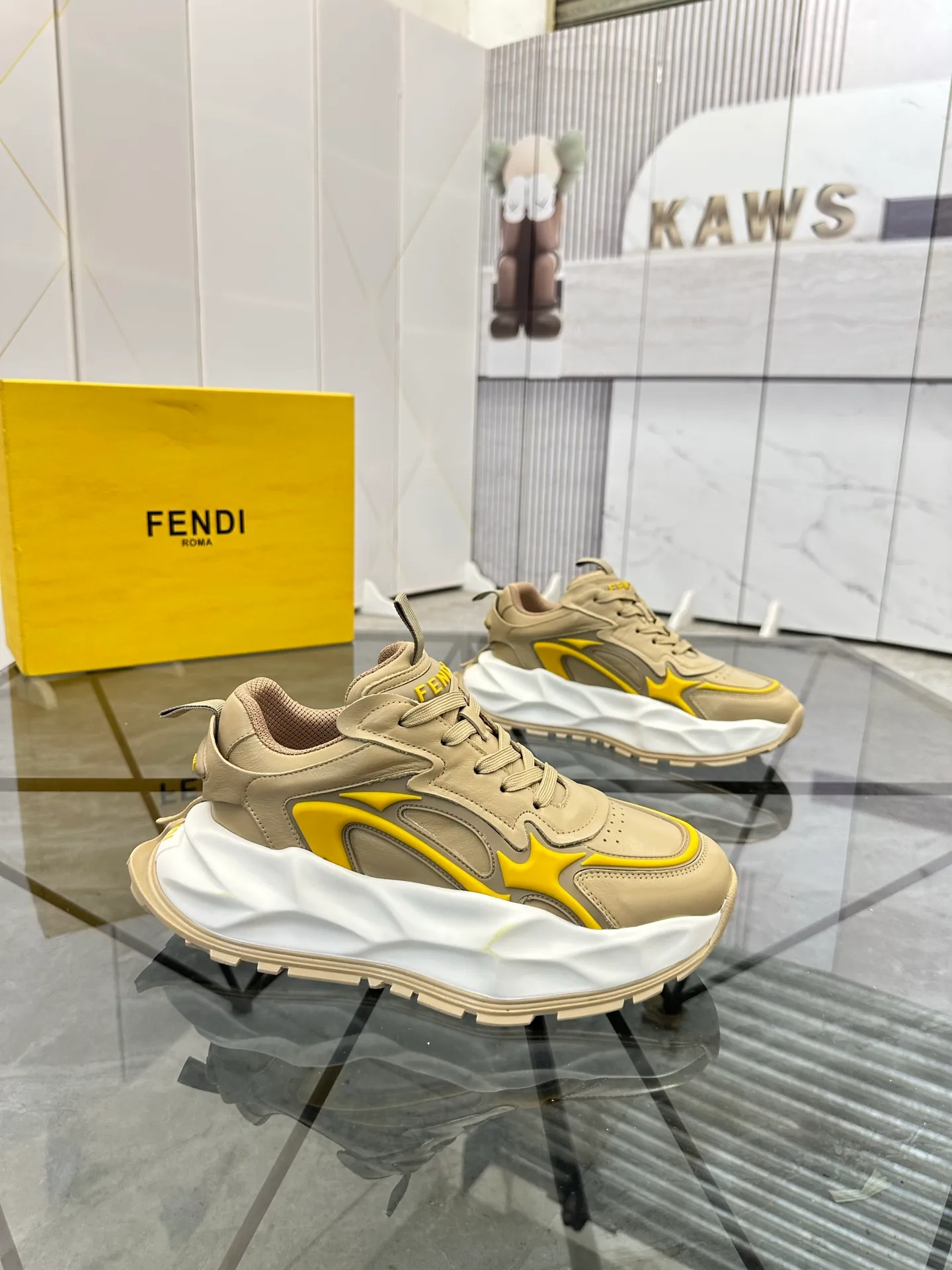 Men's shoes: 💰P580¥ Product trademark: Fendi* "Fendi*" low-top sports shoes Regular size: 39-44 (can be customized to 38.45.46) Product material: imported cowhide upper, breathable lining, original outsole. No.: 0008